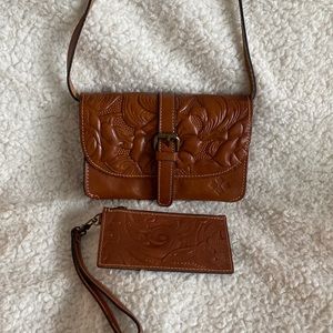 Patricia Nash Torri crossbody and matching Almeria wristlet.